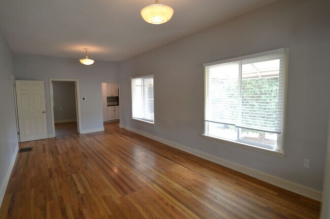 Foto del edificio - 821 N Walnut St