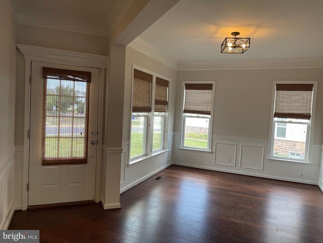 Building Photo - 42270 Grahams Stable Square