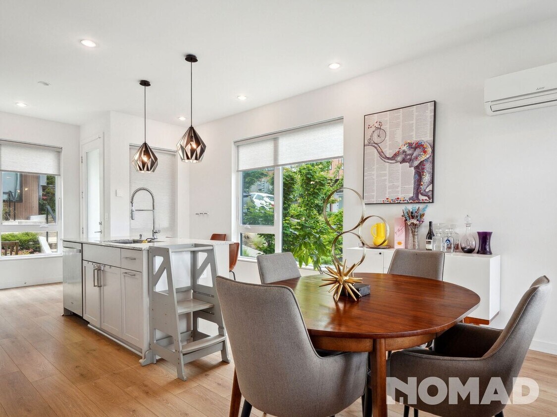 Foto principal - 3 Bedroom Townhome in Seattle