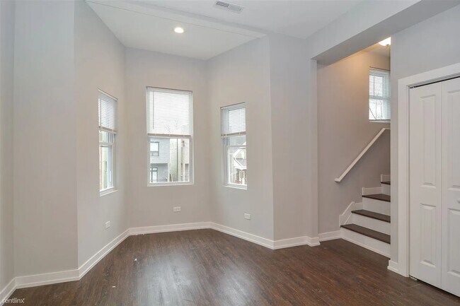 Foto del edificio - 1922 N Rockwell St