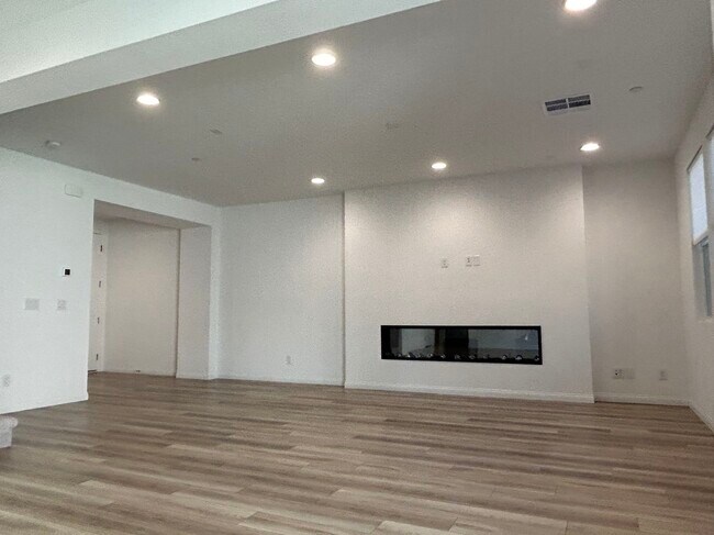 Building Photo - 8835 Principato St