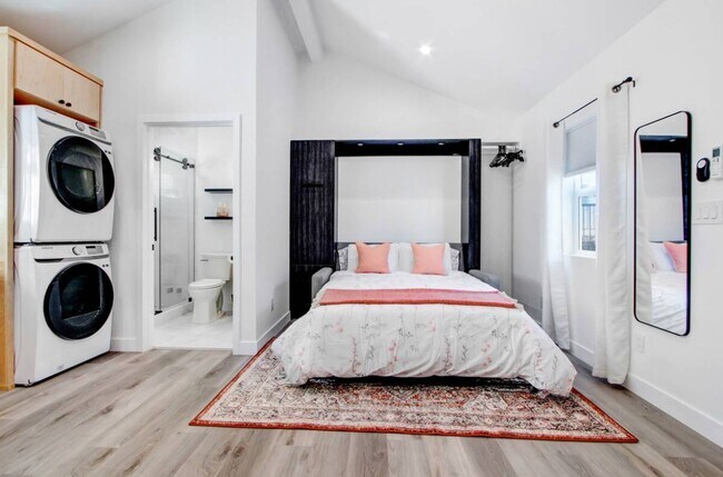 Foto del edificio - Charming studio in Garden Grove, Available...