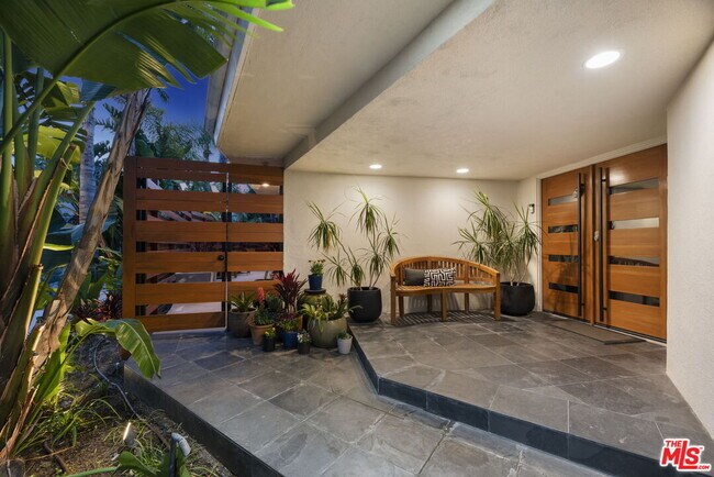Foto del edificio - 8405 Edwin Dr