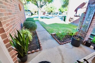 Building Photo - 3239 Beran Dr