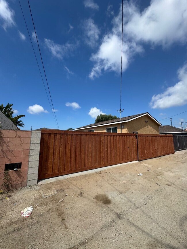 Foto del edificio - 1 Bedroom 1 Bathroom Detached ADU