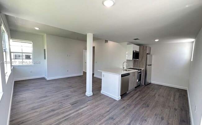 Building Photo - 1570 Euclid Ave