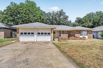 Building Photo - 1215 San Marcos Dr