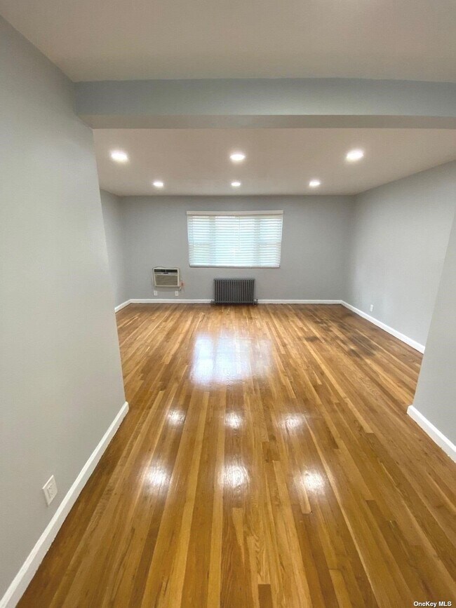 Building Photo - 953 Fenwood Dr
