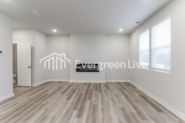 Building Photo - 2425 Appalachian Trl Dr