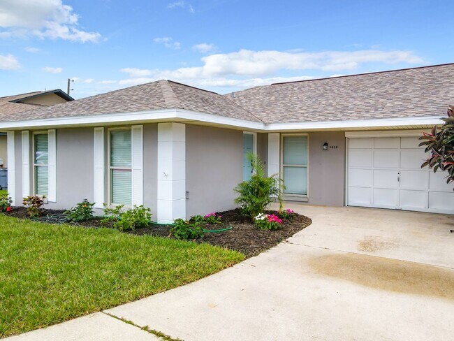 Building Photo - Lovely 2 Bedroom 2 Bath Duplex