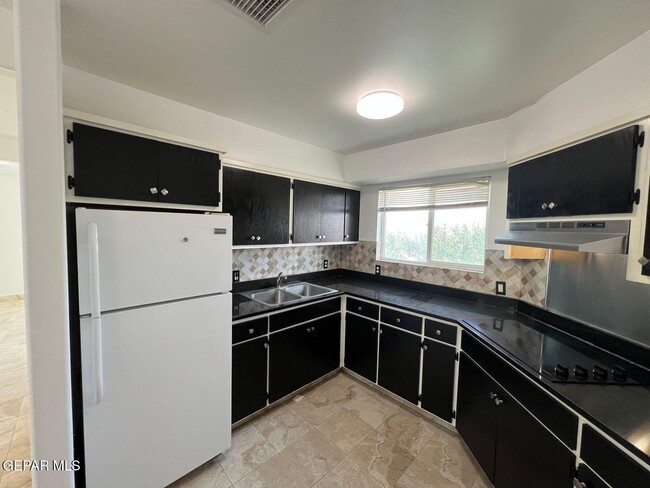 Foto del edificio - 540 N Yarbrough Dr