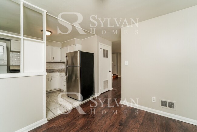 Foto del edificio - The living is easy in this 3 bedroom, 1 ba...