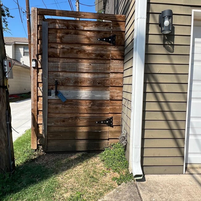 Building Photo - 5746 Velasco Ave