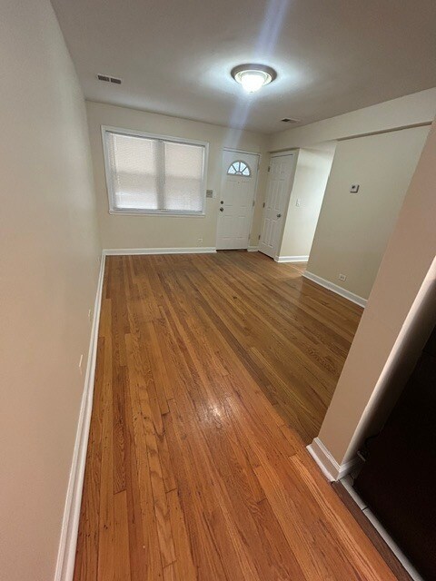 Foto del edificio - 2642 W Foster Ave