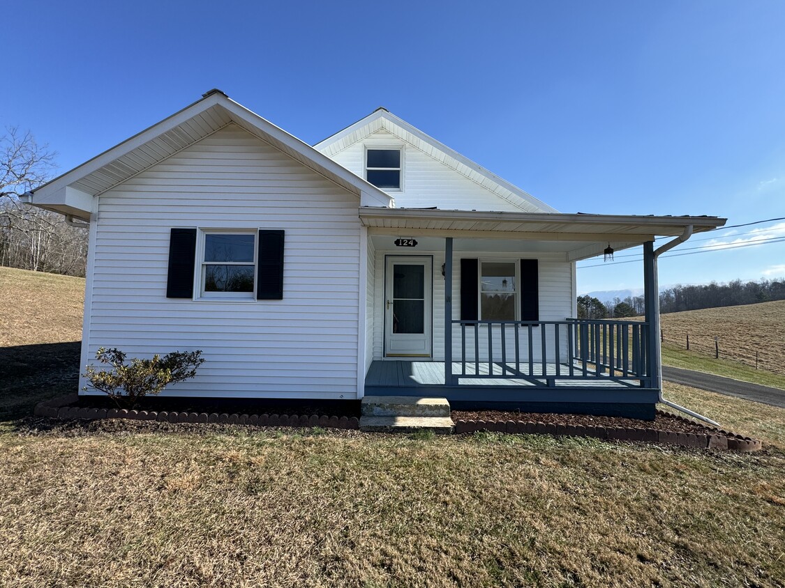 Front Door - Street View - 124 Harrington Hollow Rd