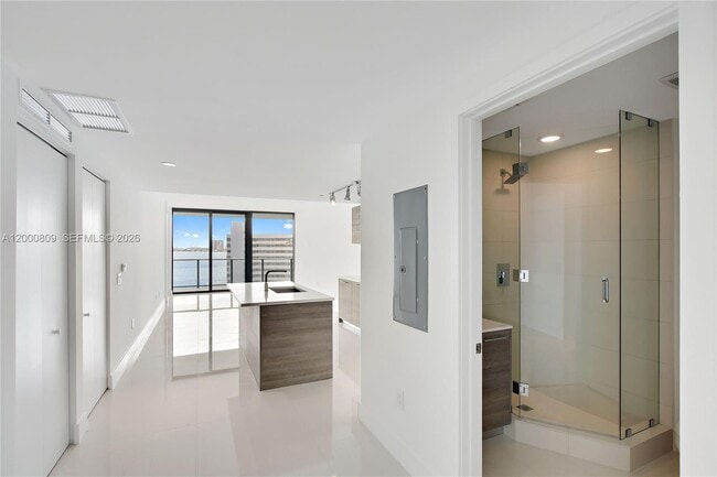 Foto del edificio - 650 NE 32nd St