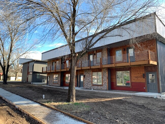Building Photo - 502 W Tahlequah St