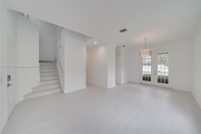 Foto del edificio - 720 Falling Water Rd