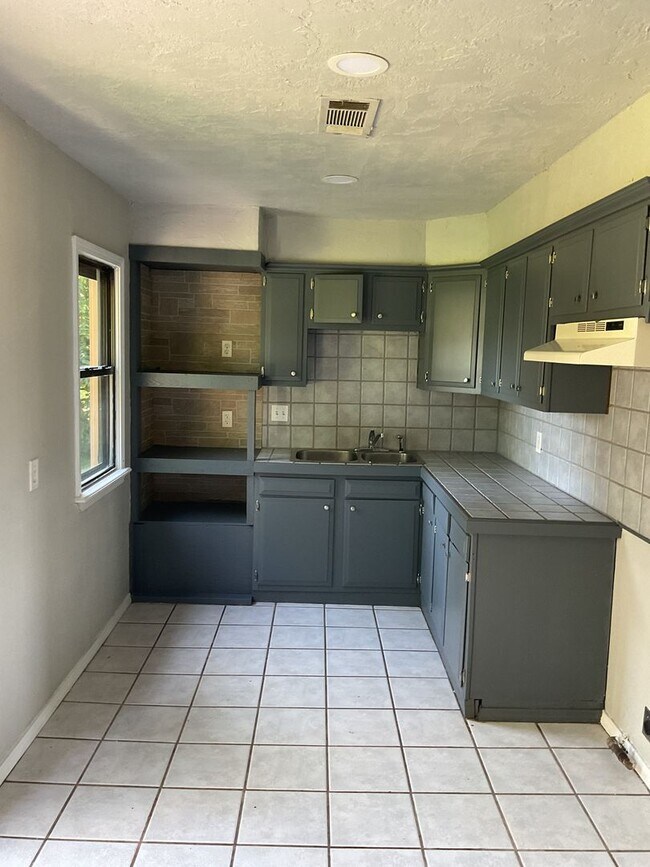 Building Photo - Cute updated home for rent