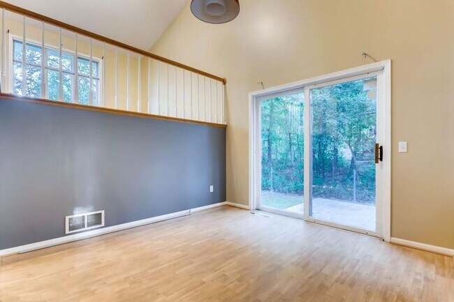 Foto del edificio - Freshly Redone 4 Bedroom, Primary Suite w/...