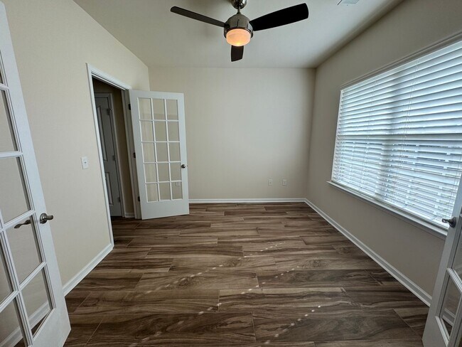 Building Photo - Myrtle Beach - 3 Bedroom / 2.5 Bathroom Home