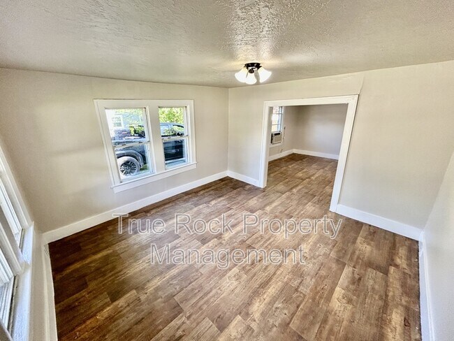 Building Photo - 714 W 15th St