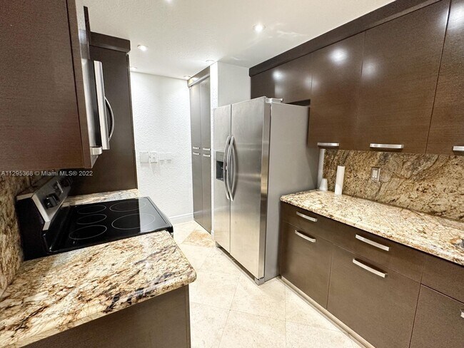 Foto del edificio - 6700 NW 114th Ave