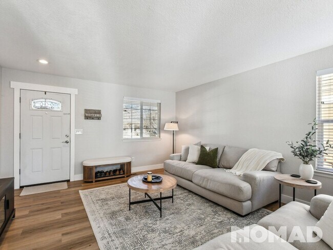 Foto del edificio - Newly remodeled home with upgrades