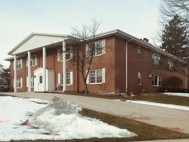 Building Photo - 3202 Superior Ave