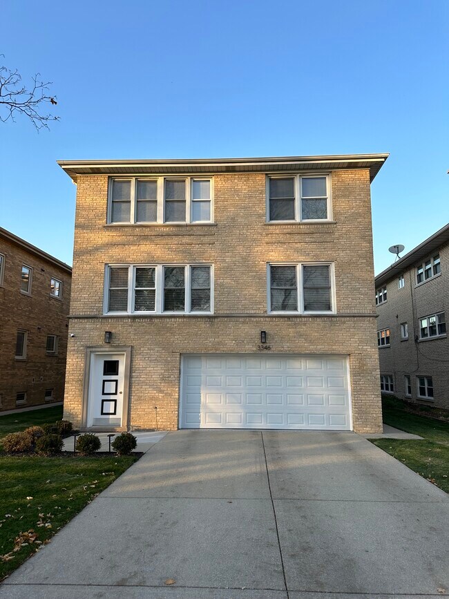 Building Photo - 3346 W Columbia Ave