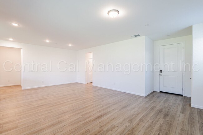 Building Photo - 4 Bedroom/3 Bath Home with Solar in Commun...