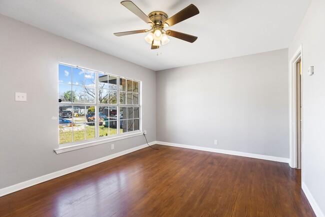 Building Photo - 210 Dryden Dr