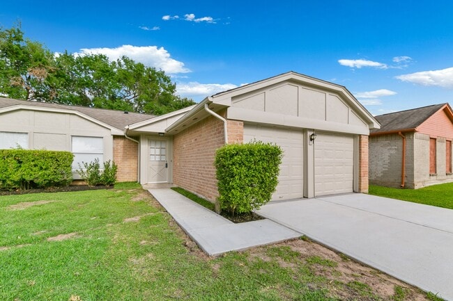 Foto del edificio - 1911 Highcrest Dr