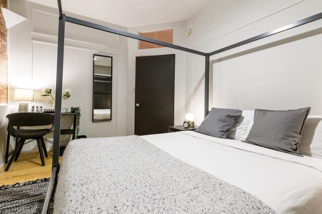 Foto del edificio - #304 Queen room in Tribeca 6-bed / 2.0-ba