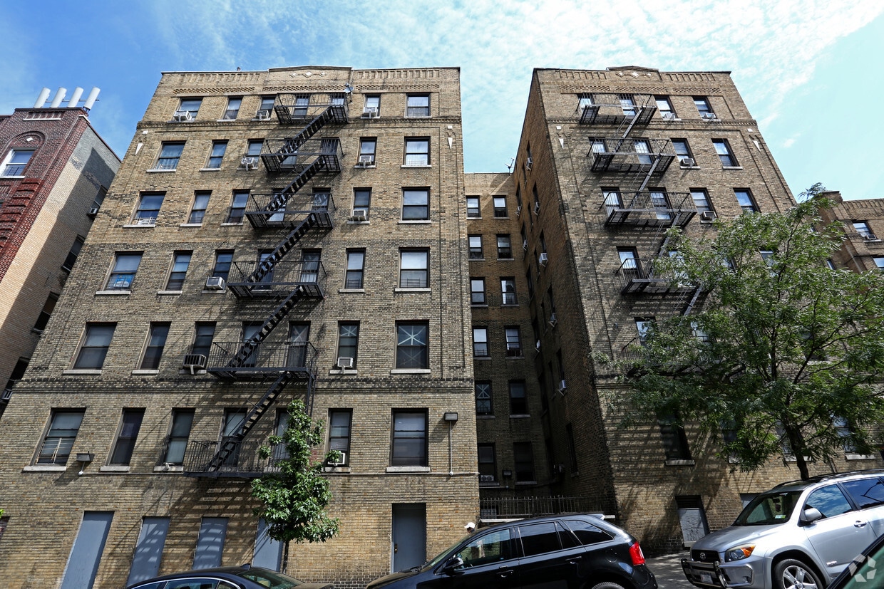 Building Photo - 681 W 193rd St
