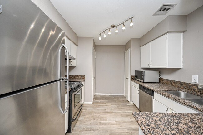 Foto del edificio - 2211 S Kirkwood Rd