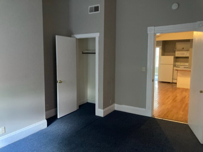 Building Photo - 2208 Victor St