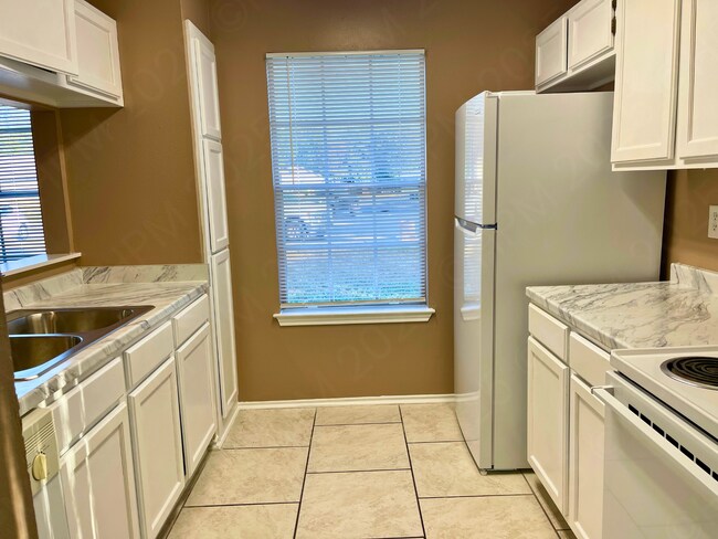 Foto del edificio - 8806 Meadow Range St