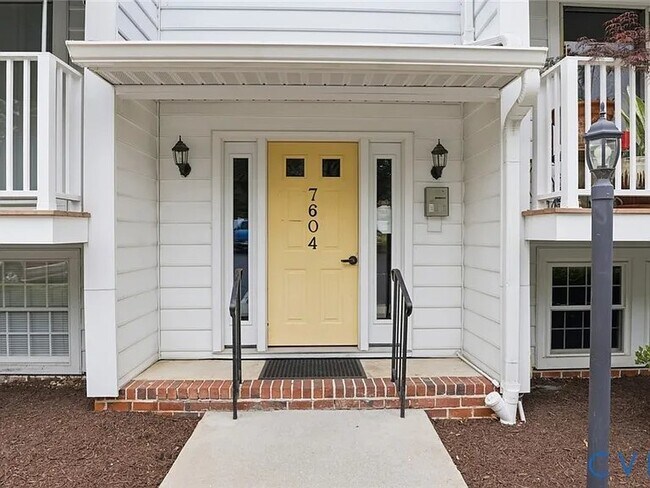 Foto del edificio - 7604 Roscommon Ct