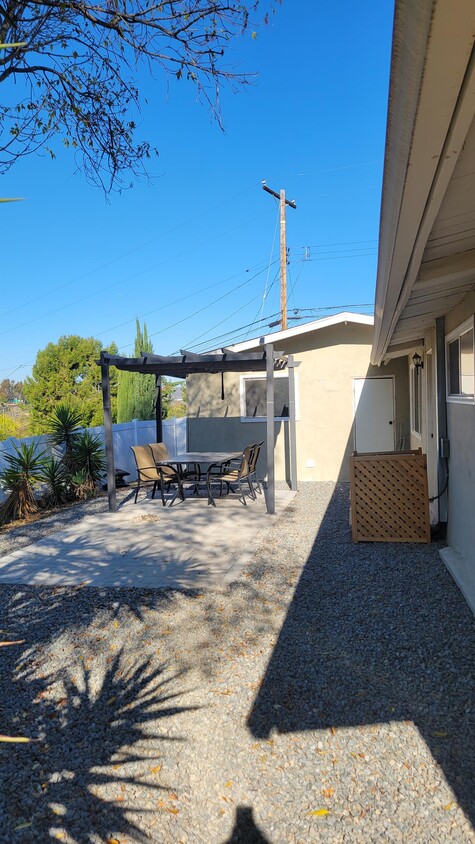 Building Photo - 9145 Fanita Rancho Rd