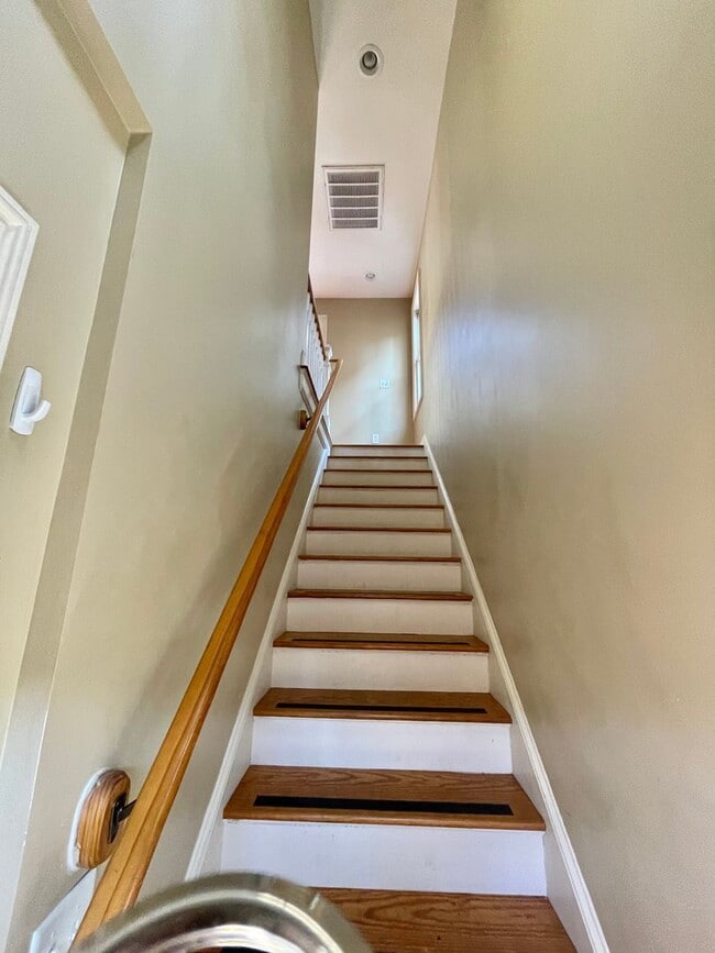 Building Photo - 1 Bedroom / 1 Bathroom Apartment – Walk to Forsyth Park