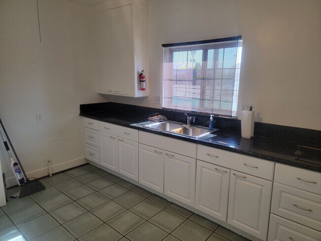 Building Photo - Central Place Apartments