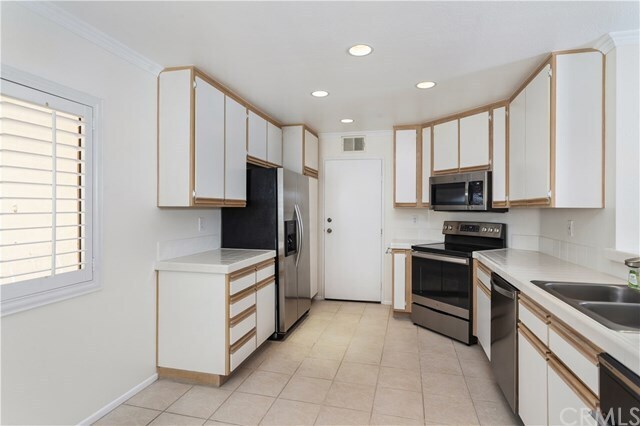 Building Photo - 230 Villa Point Dr