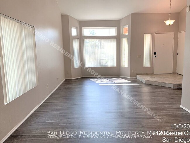 Foto del edificio - 1707 Cameo Dr