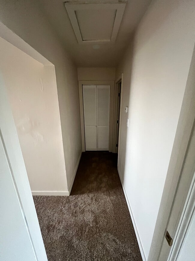 Building Photo - 325 Sunnyside St