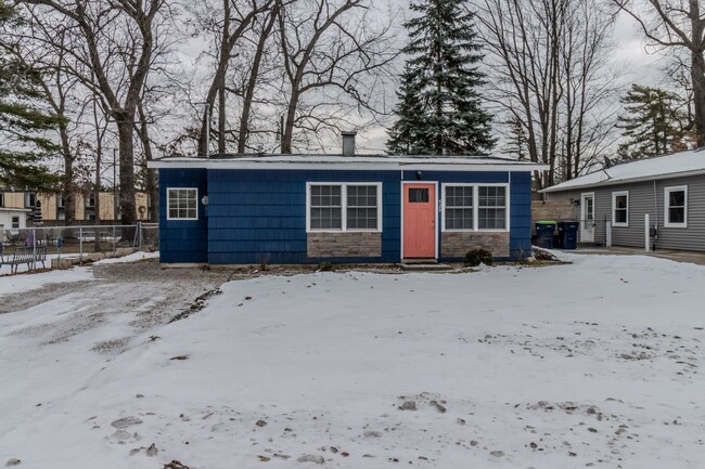 Building Photo - Cute & Cozy 2-Bedroom Home Near Downtown T...