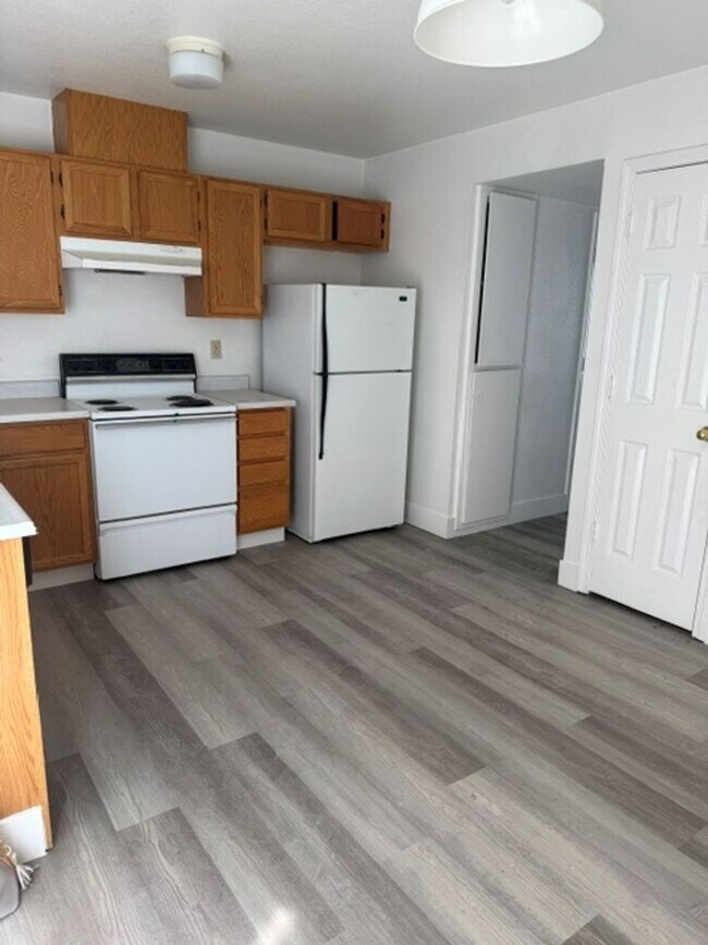 Building Photo - 4013 Pheasant Dr