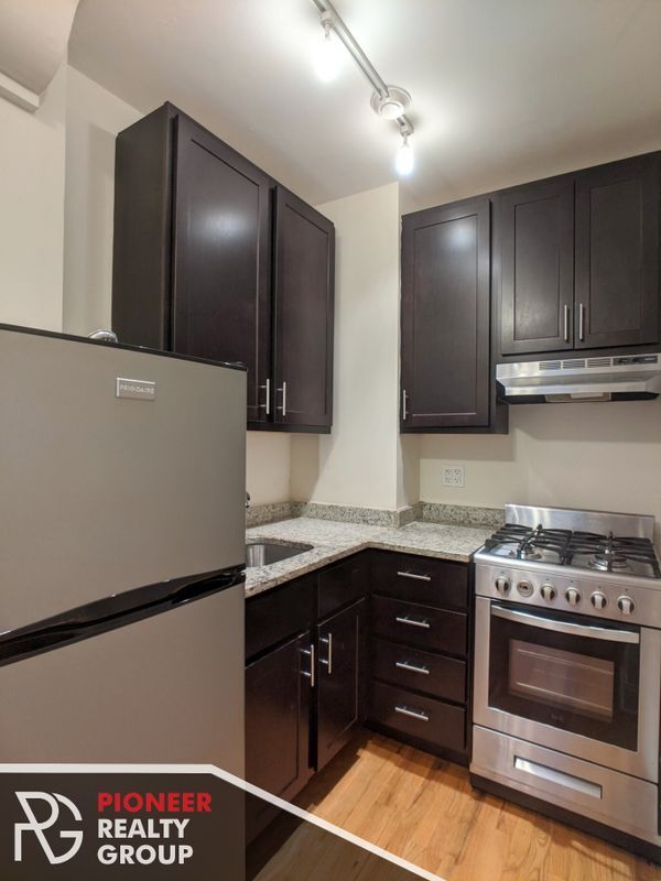 Building Photo - 612 W Patterson Ave