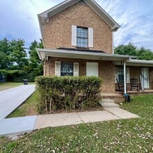 Building Photo - 422 Lilly Ln