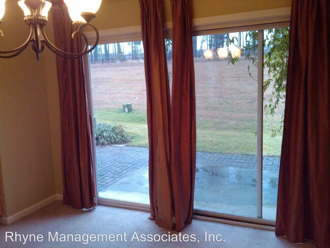 Building Photo - 215 Walnut Woods Dr